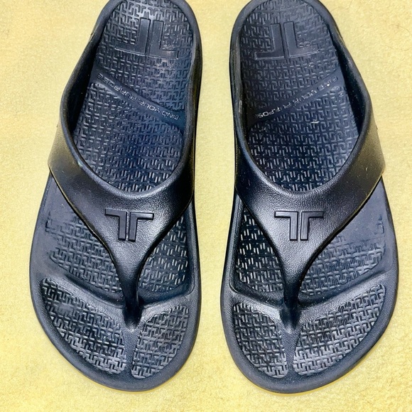 Telic Terox Energy Recovery Flip Flop Women’s Black Sandals - Women’s XS (US 5) - Picture 3 of 9